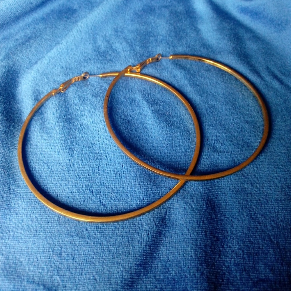 GOLD HOOP EARRINGS